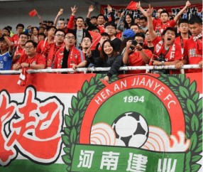  尼斯球迷抗议俱乐部决策  